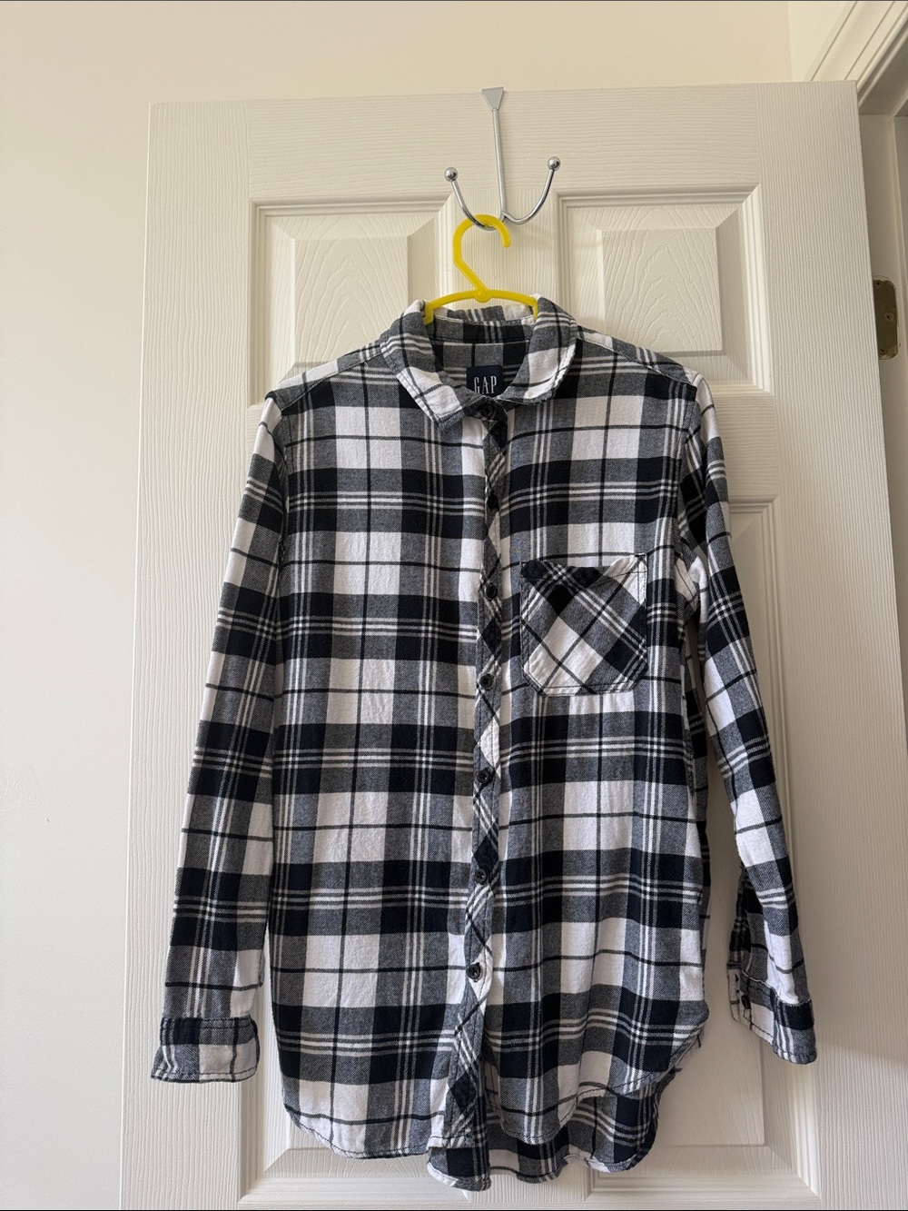 GAP Black and White Plaid Button-Down Women’s Shirt